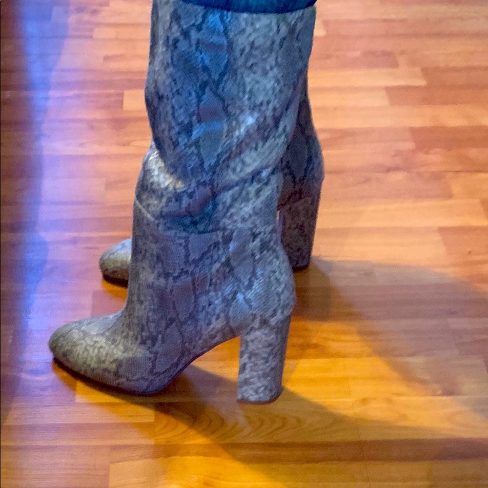 Chinese Laundry Snake 🐍 print boot